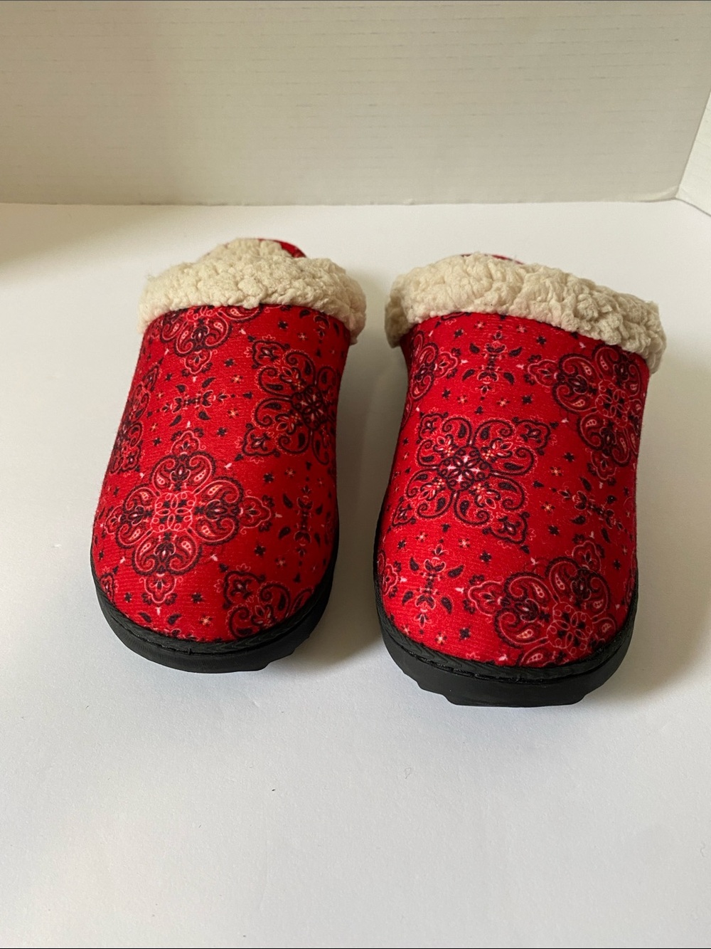 Cozy Red Sherpa-Lined Women's Slippers